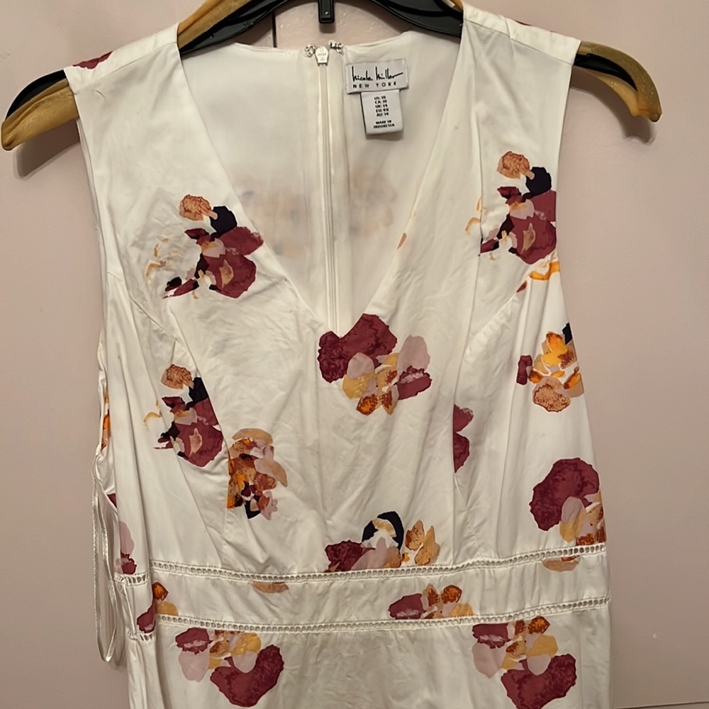 Beautiful A-Line Nicole Miller dress. from a smoke- and pet-free home.